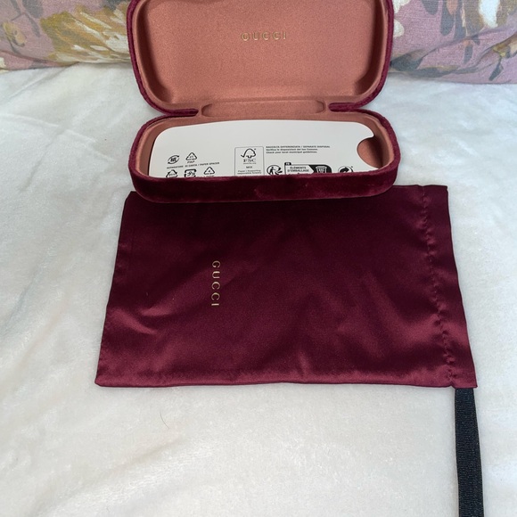Gucci velvet sunglasses case - Picture 2 of 3